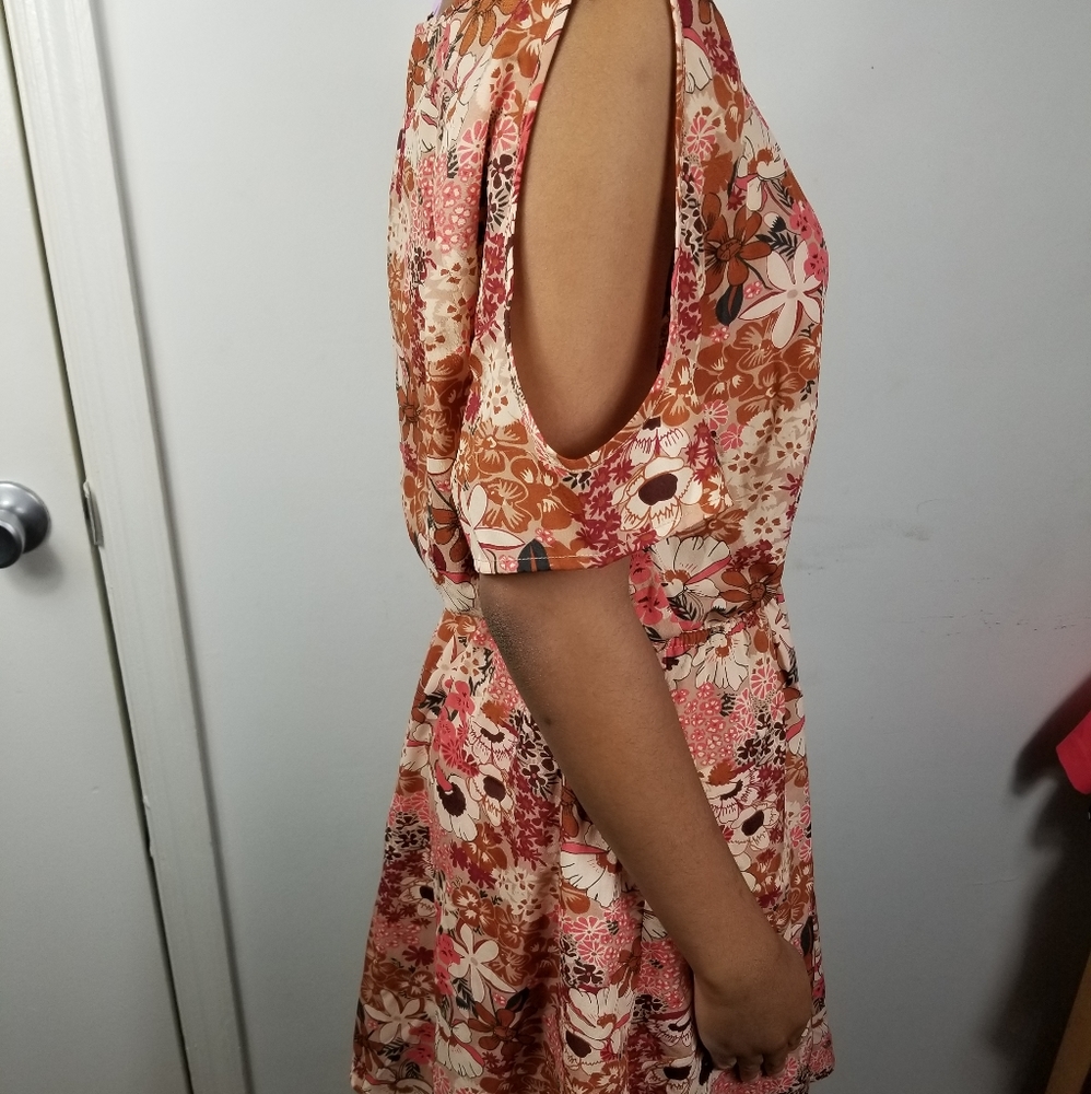 Dress - Picture 3 of 4